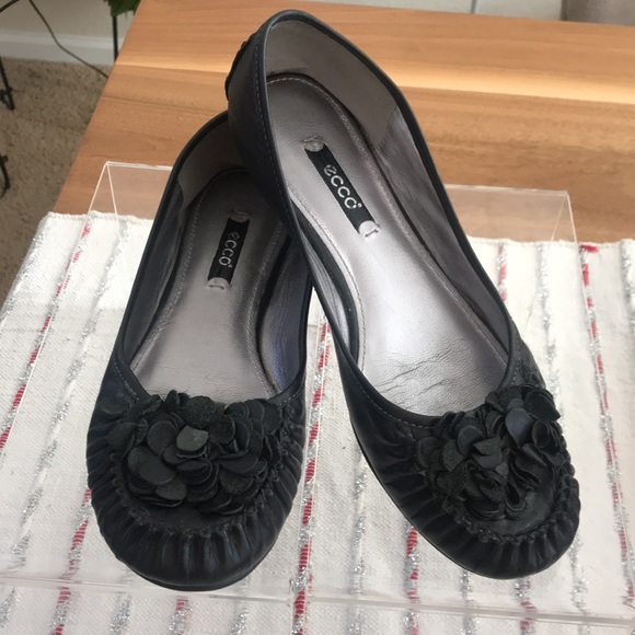 ECCO Women’s Slip-on Black Flat Shoes. Size 7 - Picture 1 of 10